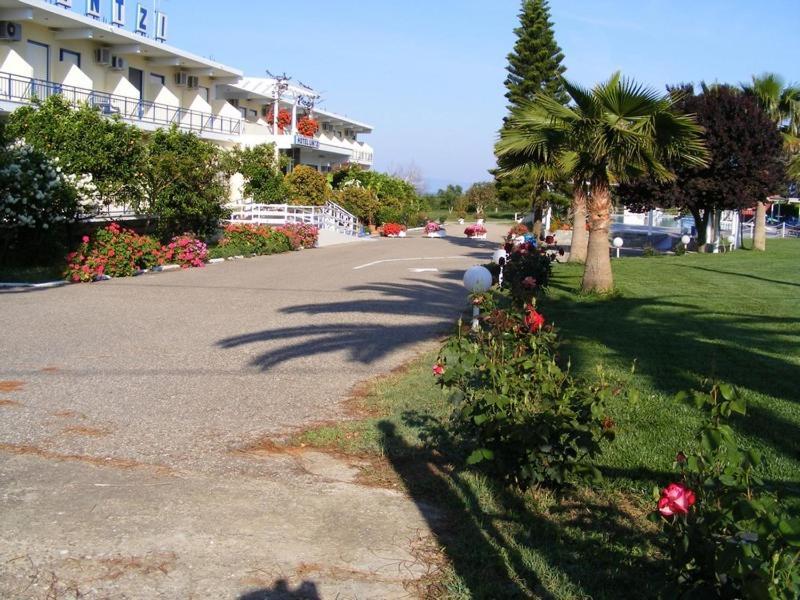 Lintzi Hotel Arkoudi Buitenkant foto